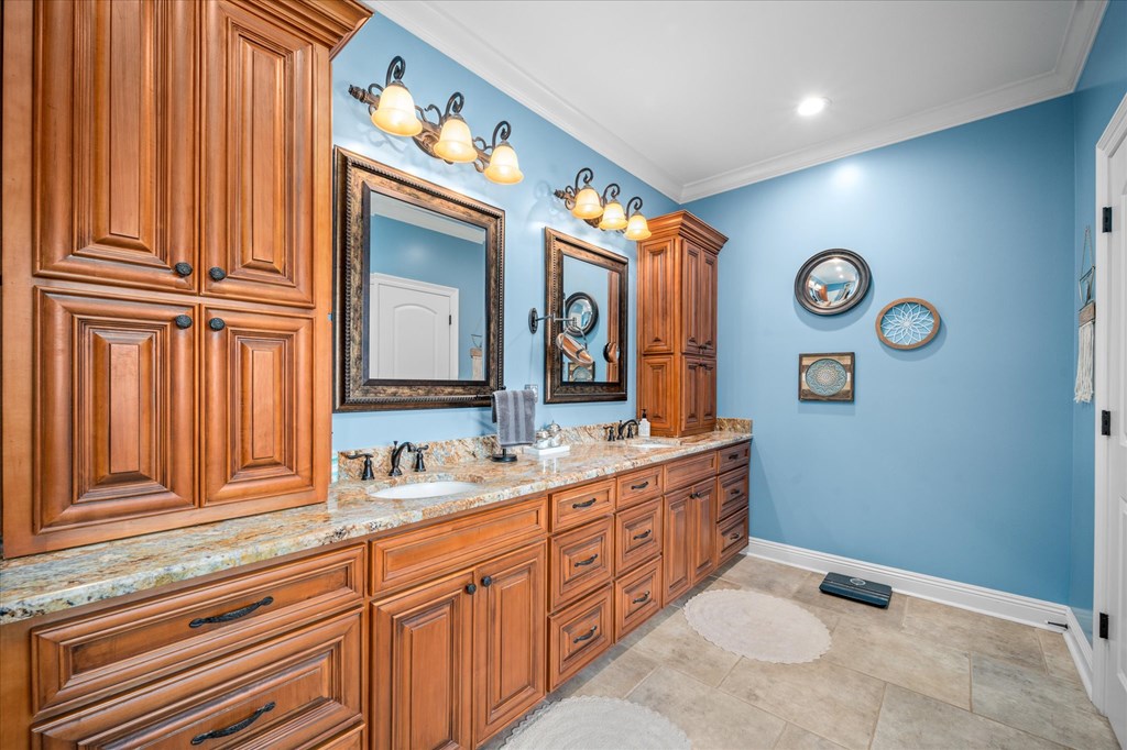 Double sinks and granite counter