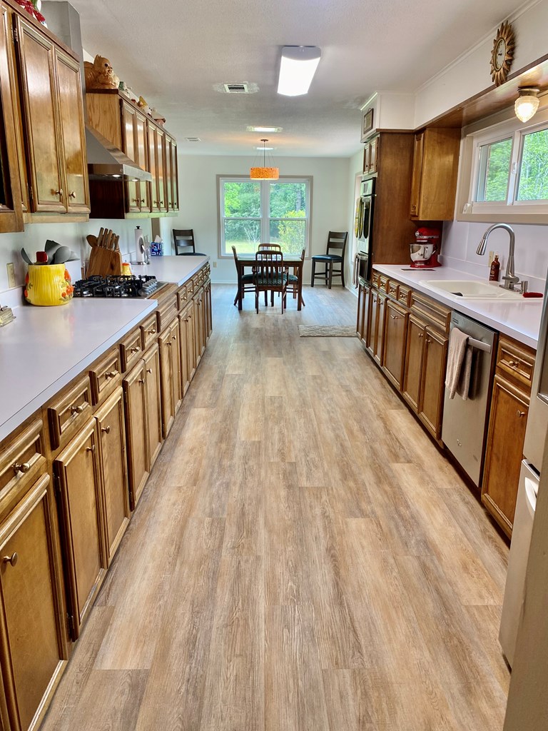 LARGE GALLEY-STYLE KITCHEN
