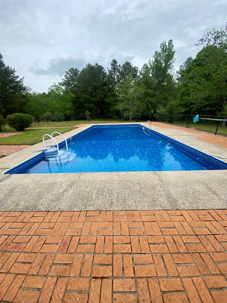 LARGE IN-GROUND POOL